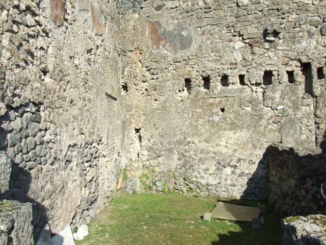 VII.4.31 Pompeii. March 2009. Doorway to Room 9. Cubiculum.