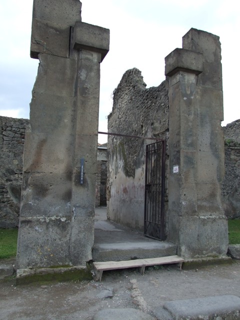 VII.4.48 Pompeii. December 2007. Room 2, atrium with black lava cistern head.