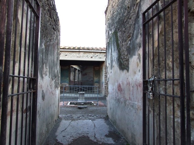 VII.4.48 Pompeii. December 2007. Doorway to room 5.