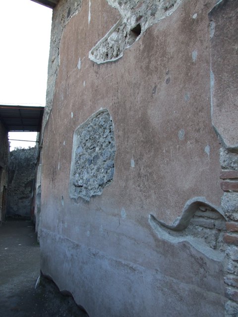 VII.4.48 Pompeii. December 2007. Room 11. Tablinum. East wall..