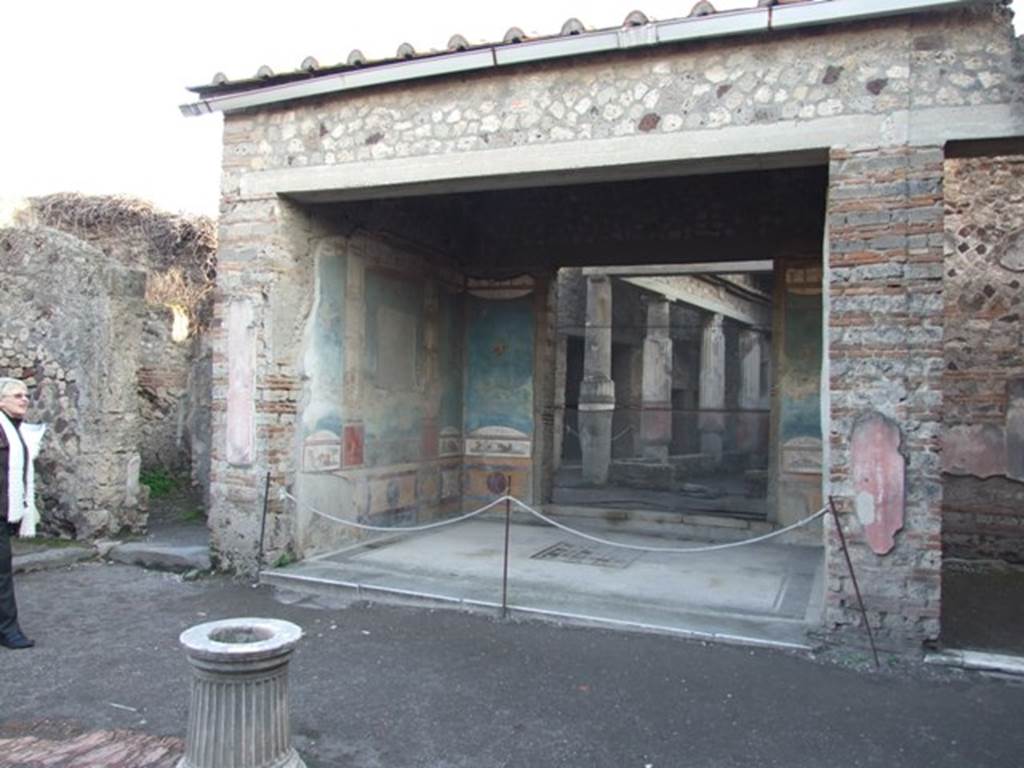 VII.4.48 Pompeii.  December 2007. Room 11.  Tablinum from Atrium.