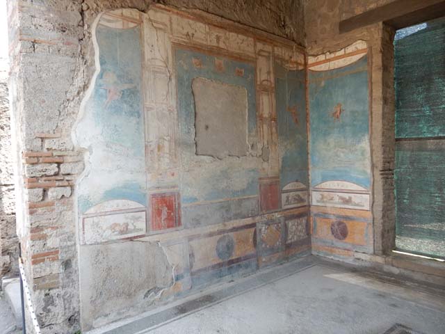 VII.4.48 Pompeii. Room 11, east wall of tablinum. Painting of Ariadne is giving Theseus the ball of string that will guide him out of the labyrinth. Now in Naples Archaeological Museum. Inventory number: 9048.