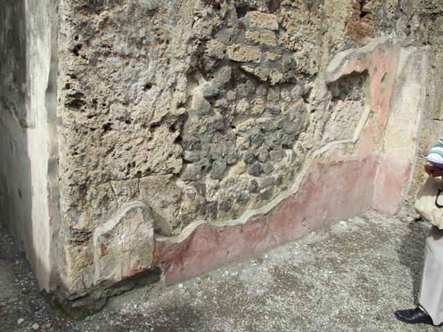 VII.4.48 Pompeii. March 2009. Room 17. South wall.