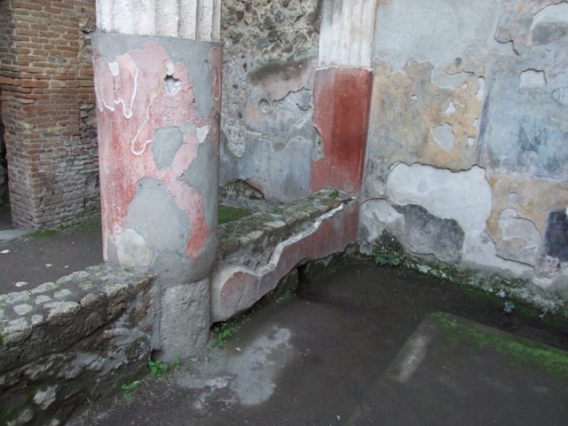 VII.4.48 Pompeii. December 2007. Peristyle. West wall. Plaster stucco.