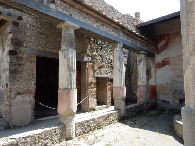 VII.4.48 Pompeii. December 2007. Peristyle. North side.