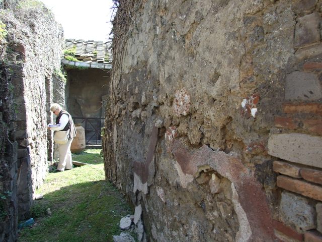 VII.4.56 Pompeii. March 2009. Doorway to Room 7.
