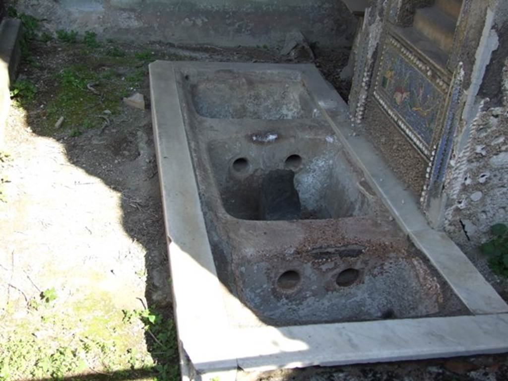 VII.4.56 Pompeii.  March 2009.   Garden area.  Pool at base of fountain, edged with marble and divided into three basins.
