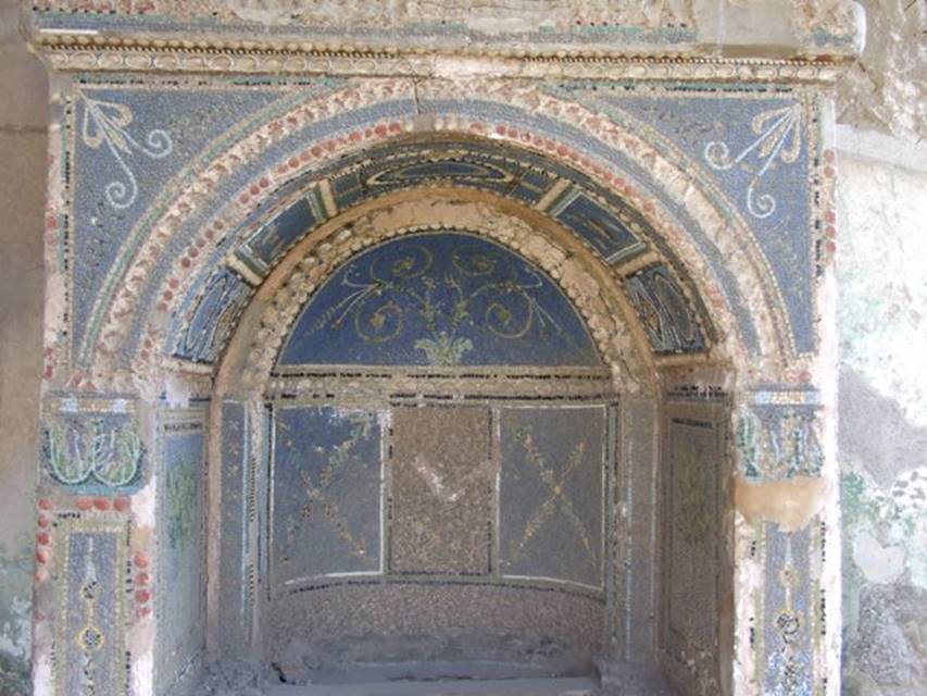 VII.4.56 Pompeii. March 2009. Niche of Aedicula Fountain.