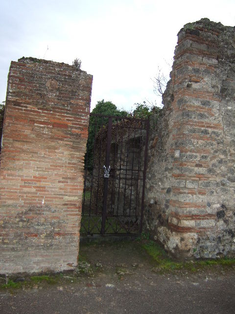 VII.4.56 Pompeii. September 2004. Looking south to Garden at rear.