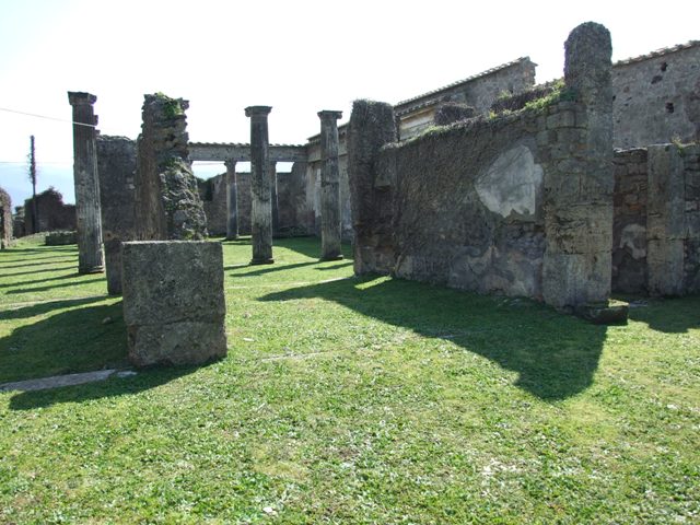 VII.4.57. Pompeii. March 2009. Room 9. Ala on west side of Atrium, with sill of marble.