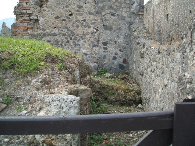 VII.6.1 Pompeii. March 2009.  Road drains on south side at the end of the Via delle Terme, where it joins Vicolo del Farmacista. 
