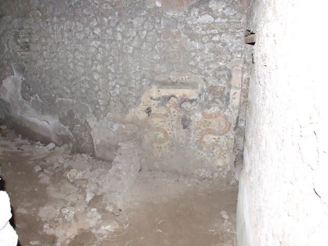 VII.6.3 Pompeii. December 2007. Room (j), west side of bath area and alcove with niche.