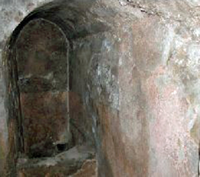 VII.6.3 Pompeii. December 2007. Underground corridor f with latrine and rectangular window.