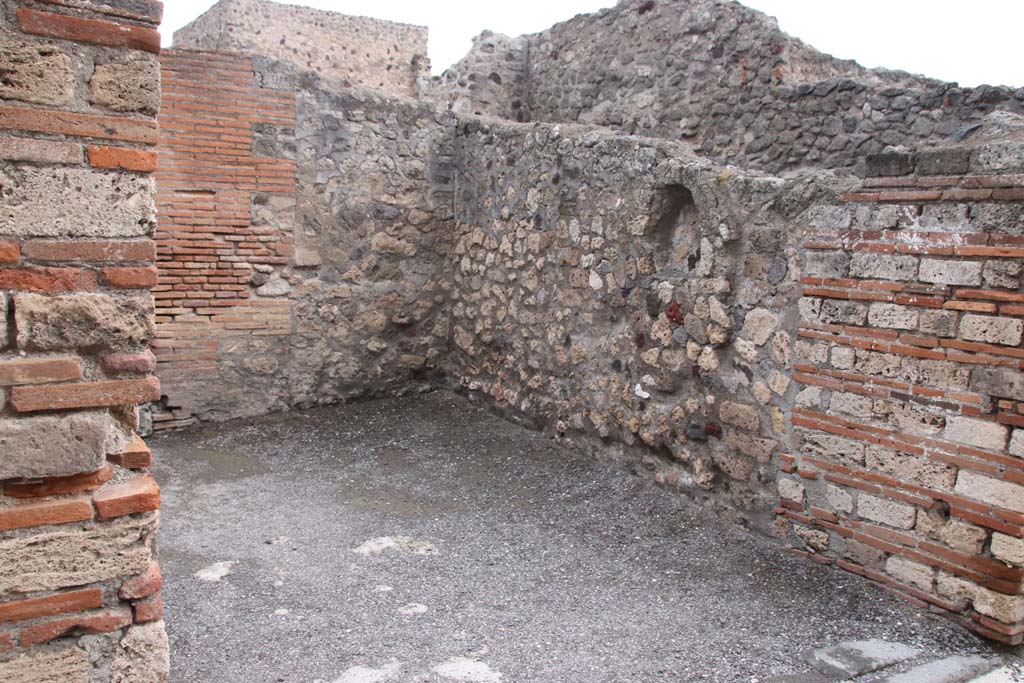 VII.7.4, Pompeii. December 2018. East wall of shop, with niche. Photo courtesy of Aude Durand.

