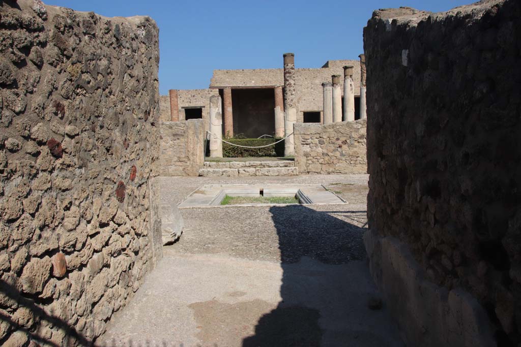 VII.7.5 Pompeii. September 2017. Looking north from entrance corridor towards atrium. 
Photo courtesy of Klaus Heese.
