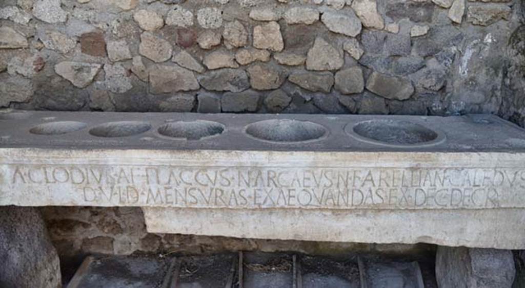 VII.7.31 Pompeii. April 2018. Mensa Ponderaria with inscription, on west side of Forum. Photo courtesy of Ian Lycett-King. Use is subject to Creative Commons Attribution-NonCommercial License v.4 International.
