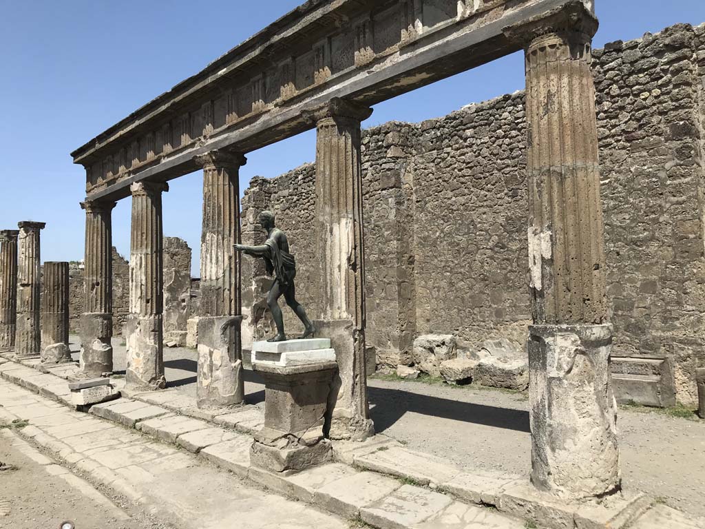 VII.7.32 Pompeii. April 2019. East side of Temple of Apollo. Photo courtesy of Rick Bauer.