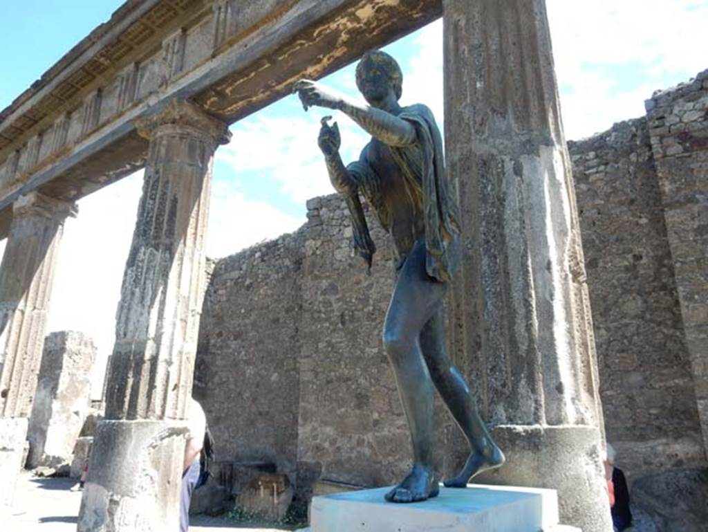 VII.7.32 Pompeii. May 2018. Statue of Apollo on east side of Temple. Photo courtesy of Buzz Ferebee.