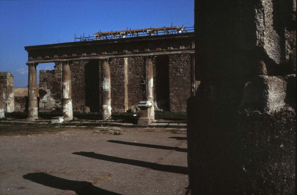 VII.7.32 Pompeii. February 1988. Looking towards east side. Photo by Joachime Méric courtesy of Jean-Jacques Méric.