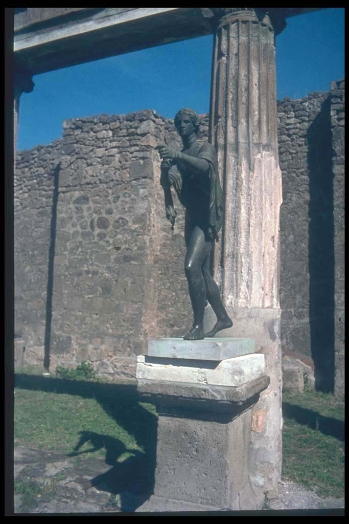 VII.7.32 Pompeii. Statue of Apollo on east side of Temple of Apollo, in front of the third column.
Photographed 1970-79 by Günther Einhorn, picture courtesy of his son Ralf Einhorn.
