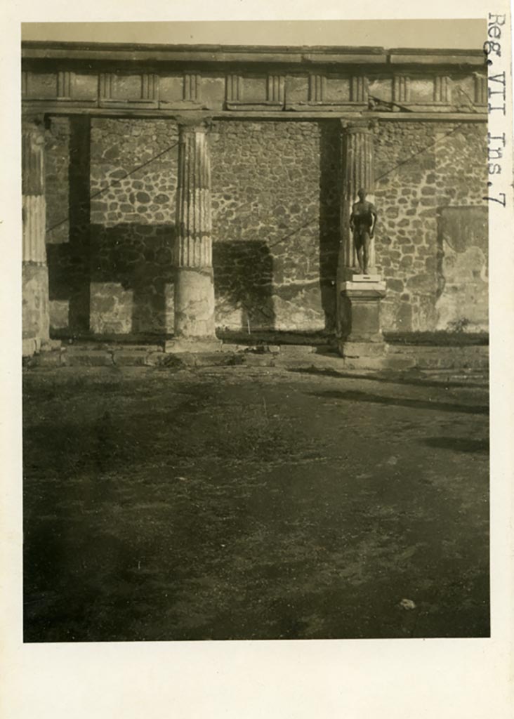 VII.7.32 Pompeii. Pre-1937-39. Looking towards east side of Temple of Apollo.
Photo courtesy of American Academy in Rome, Photographic Archive. Warsher collection no. 1133.

