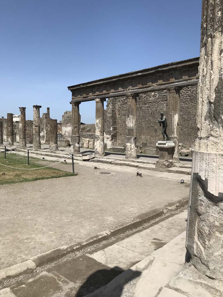 VII.7.32 Pompeii. April 2019. Looking towards east side of Temple of Apollo.
Photo courtesy of Rick Bauer.
