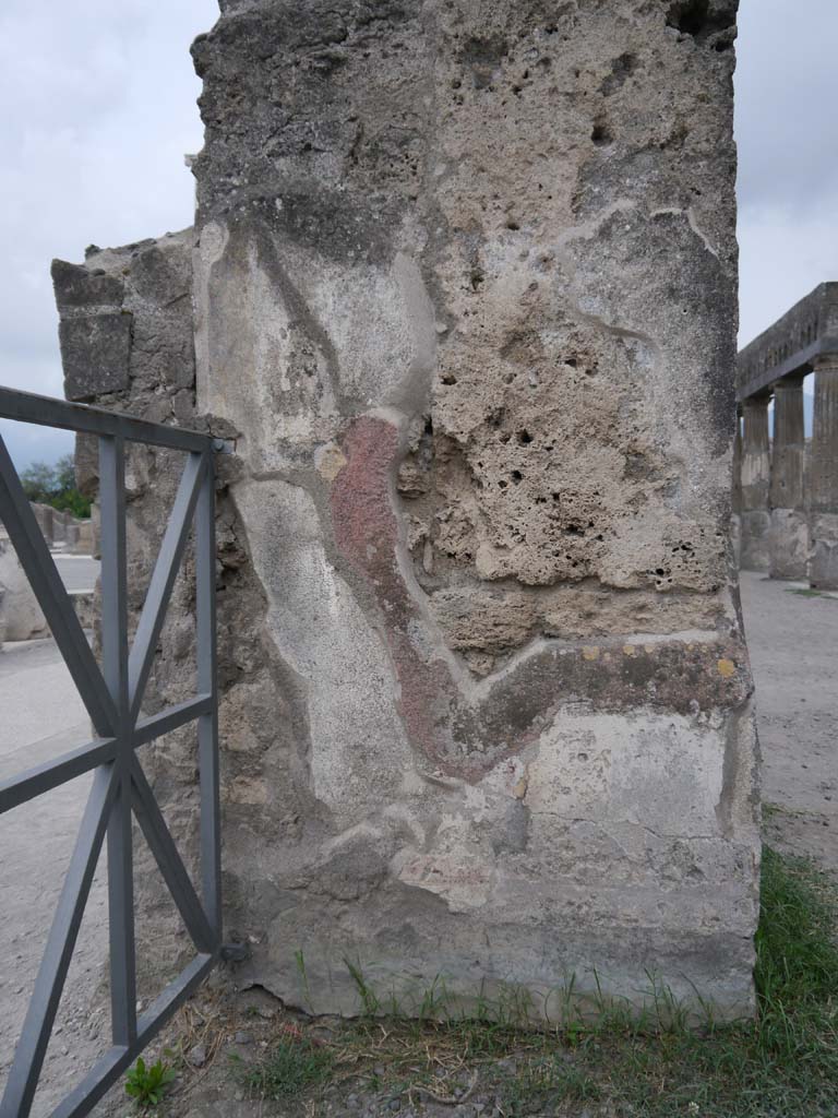 VII.7.32 Pompeii. September 2018. Looking south to detail of pilaster.
Foto Anne Kleineberg, ERC Grant 681269 DÉCOR.
