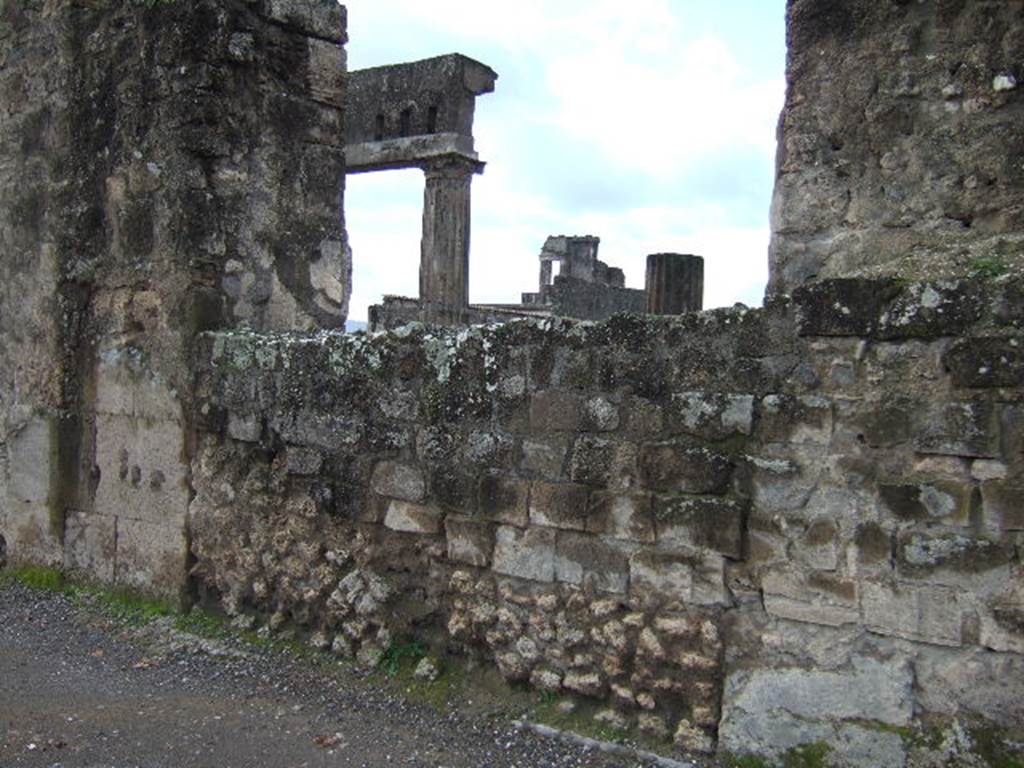 VII.7.32 Pompeii. December 2006. East outer wall of Temple of Apollo adjacent to Forum 
