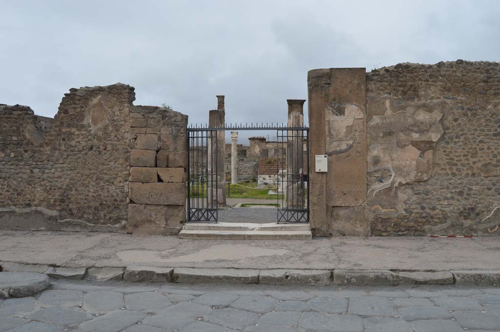 VII.7.32, Pompeii. March 2019. Looking north to entrance doorway.
Foto Taylor Lauritsen, ERC Grant 681269 DÉCOR.
