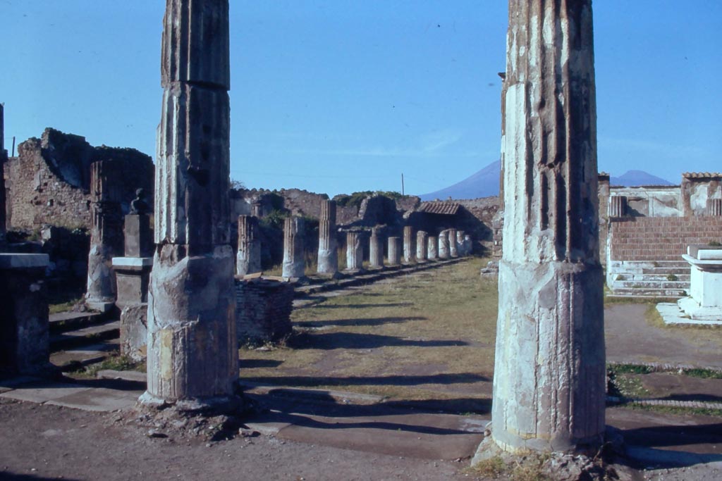 VII.7.32 Pompeii. April 2019. Well-trodden step at east end of south end of temple.
Photo courtesy of Rick Bauer.
