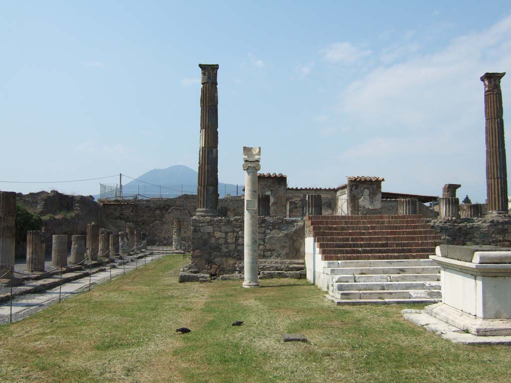 VII.7.32 Pompeii. May 2006. Looking north along west side. 
