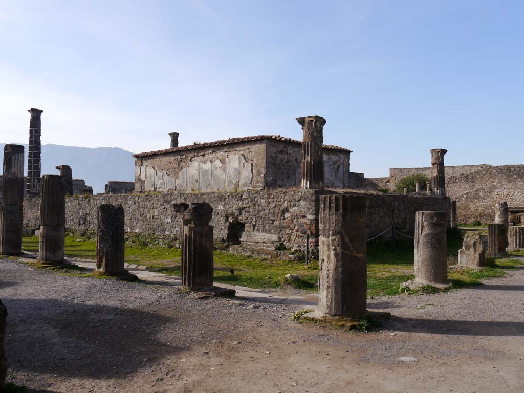 VII.7.32 Pompeii. March 2019. Looking from north-east corner of portico towards east side of podium and cella.
Foto Anne Kleineberg, ERC Grant 681269 DÉCOR.
