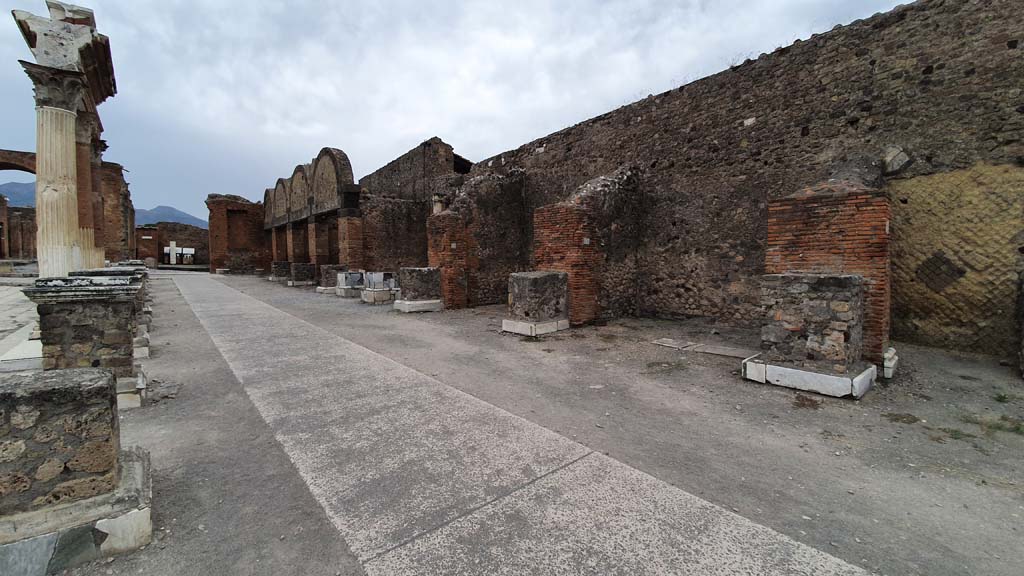 VII.8 Pompeii Forum. August 2021. Looking north along east side of Forum in north-east corner.
Foto Annette Haug, ERC Grant 681269 DÉCOR.
