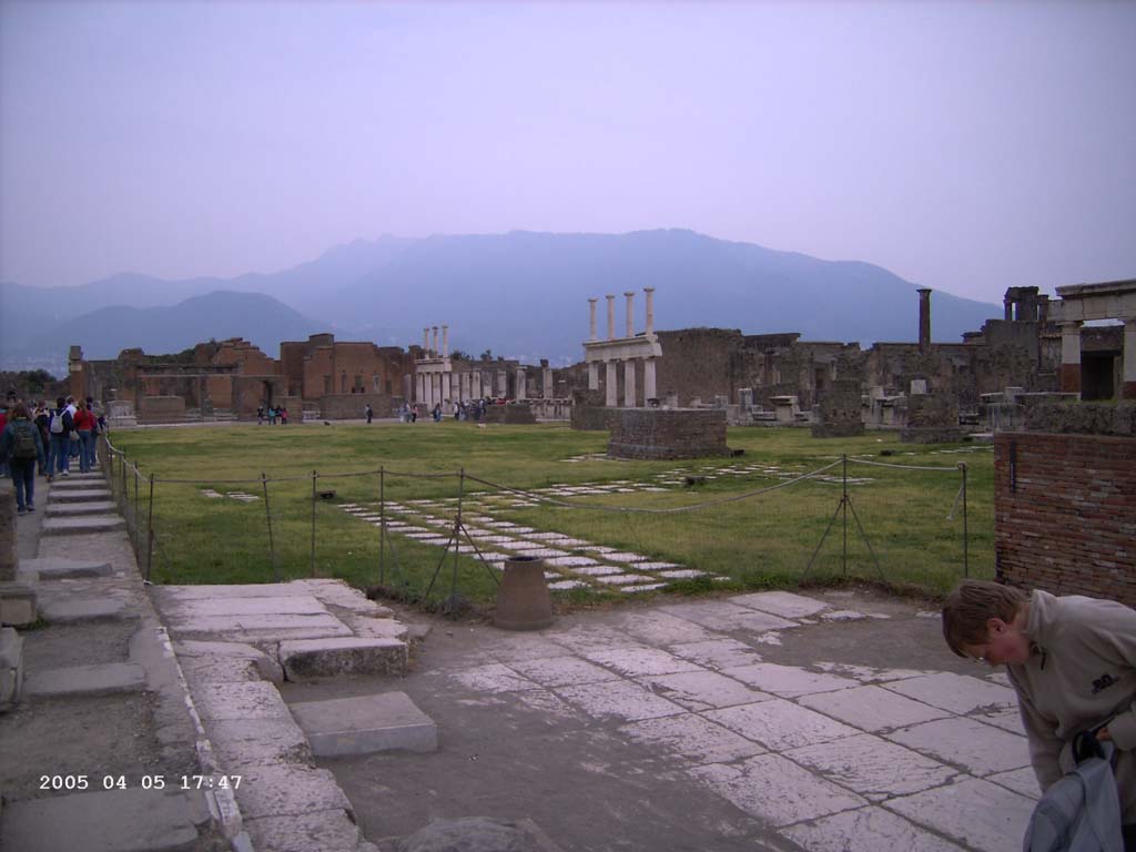 VII.8 Pompeii Forum. April 2005. Looking towards south and west sides of the Forum. Photo courtesy of Klaus Heese.