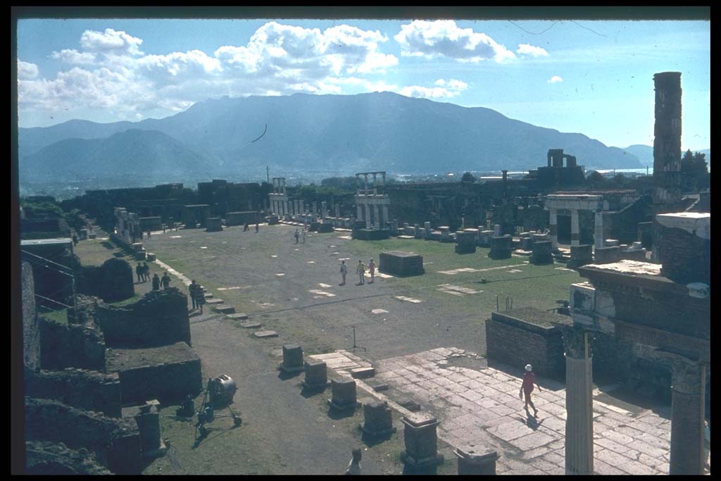 VII.8 Pompeii Forum. Looking south along the east side and south-west across the Forum.
Photographed 1970-79 by Günther Einhorn, picture courtesy of his son Ralf Einhorn.
