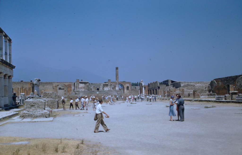 VII.8.00 Pompeii. 1950s. Looking north across Forum. Photo courtesy of Rick Bauer.