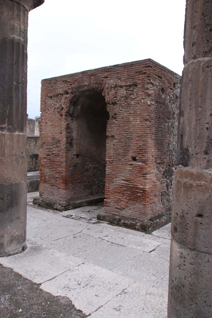 VII.8 Pompeii Forum. October 2020. Looking north towards arched monument of Augustus. 
Photo courtesy of Klaus Heese.
