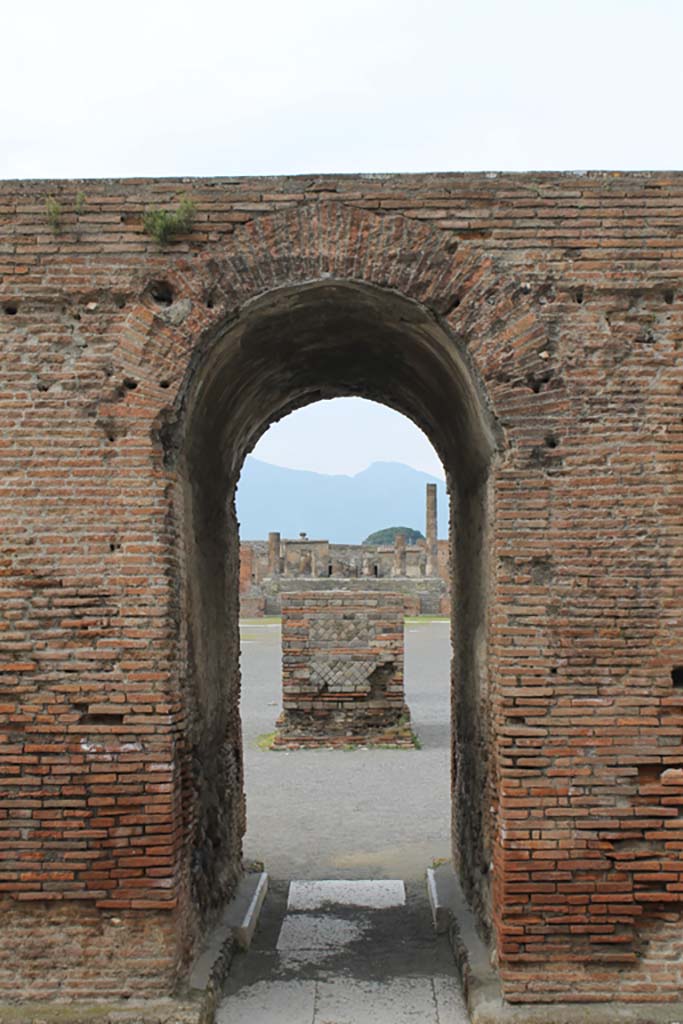 VII.8 Pompeii Forum. March 2014. 
Looking north towards detail of masonry of arched monument of Augustus.
Foto Annette Haug, ERC Grant 681269 DÉCOR.
