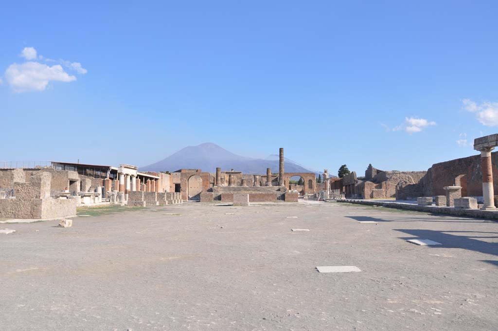 VII.8.01 Pompeii. July 2017. Looking north across Forum towards Temple.
Foto Anne Kleineberg, ERC Grant 681269 DÉCOR.

