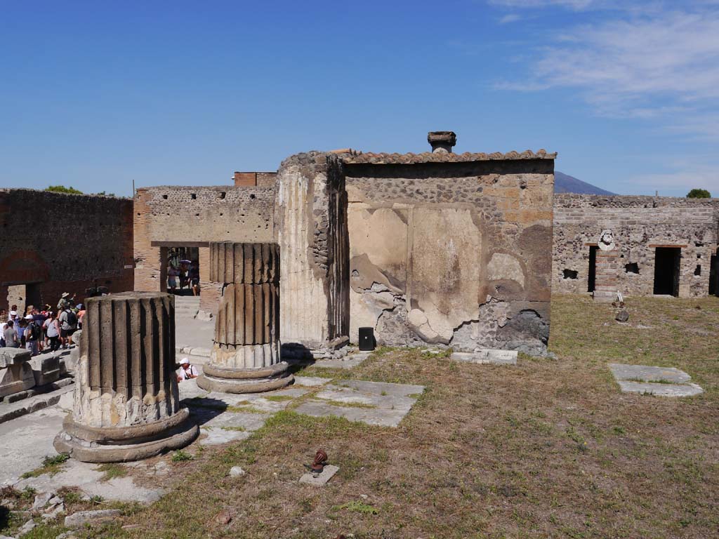 VII.8.01 Pompeii. September 2018. Detail of column on south-west corner of podium. 
Foto Anne Kleineberg, ERC Grant 681269 DÉCOR.
