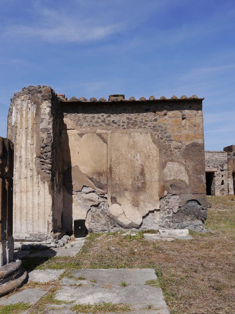VII.8.1 Pompeii, May 2018. Looking north along west wall of Temple of Jupiter. Photo courtesy of Buzz Ferebee.

