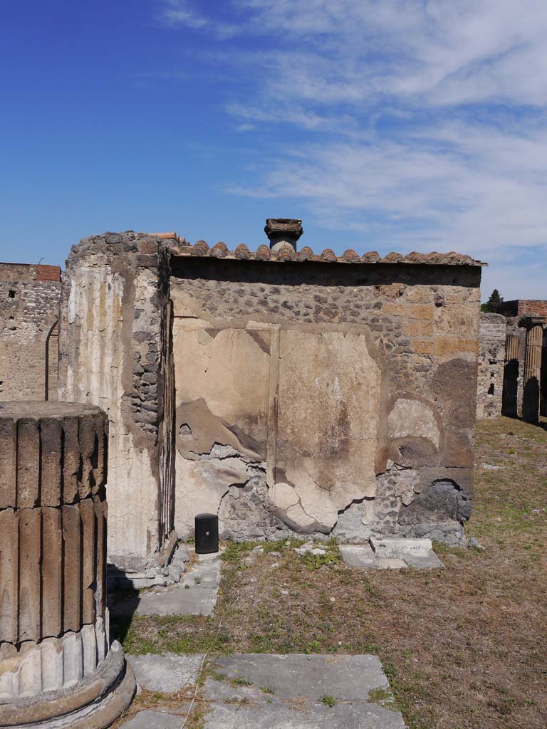 VII.8.01 Pompeii. March 2019. Looking north-west from top of podium.
Foto Anne Kleineberg, ERC Grant 681269 DÉCOR.
