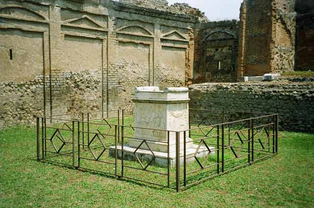 VII.9.2 Pompeii. July 2010. Podium and cella. According to Mau, at the time of the eruption in 79AD the walls of the cella had received their veneer of marble and were in a finished state. See Mau, A., 1907, translated by Kelsey F. W. Pompeii: Its Life and Art. New York: Macmillan. (Page 109). Photo courtesy of Rick Bauer.