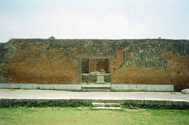 VII.9.2 Pompeii. December 2007. Looking through entrance to north wall.