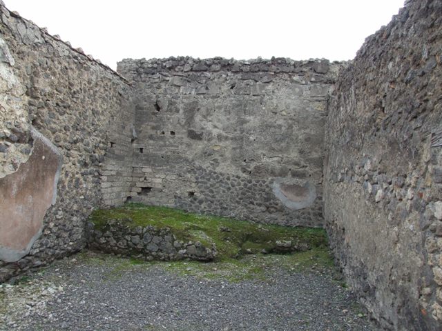 VII.9.18 Pompeii.  Shop.  December 2007.  West wall with door to VII.9.17.