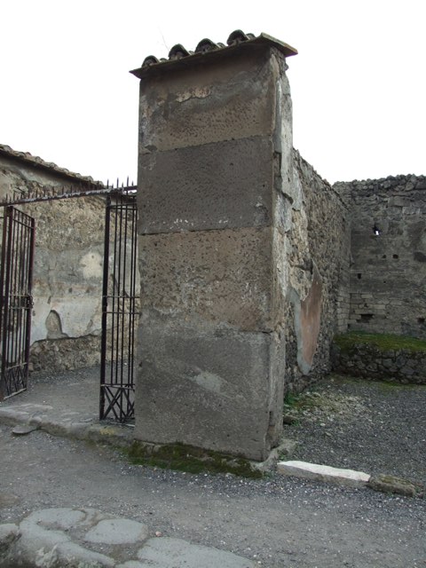 VII.9.19 Pompeii. September 2005. Looking out through north entrance of Macellum, from inside.