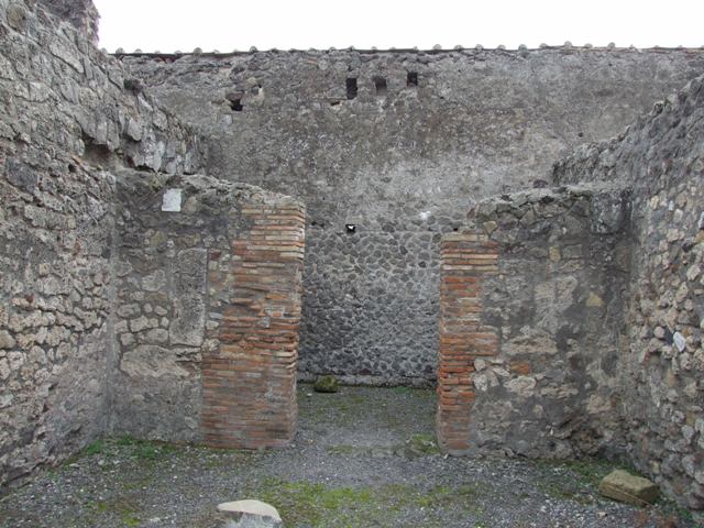 VII.9.21 Pompeii. September 2005. Via degli Augustali, looking west . VII.4 on right.