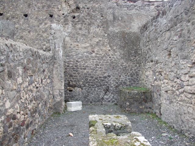 VII.9.22 Pompeii. December 2007. Threshold or sill.