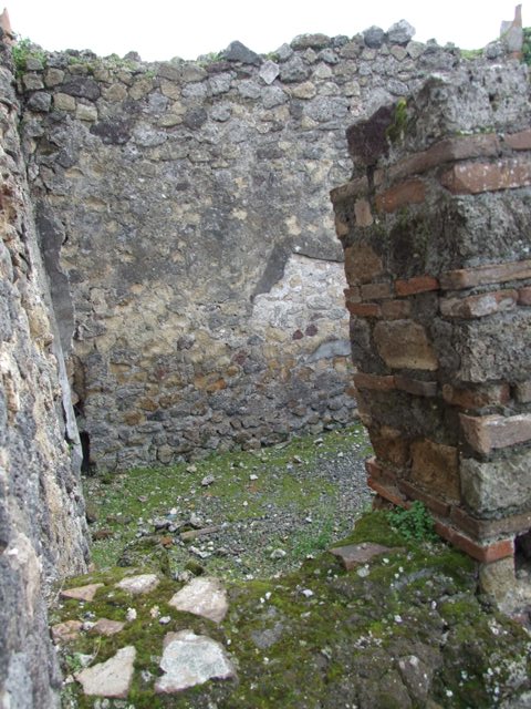 VII.9.29 Pompeii. March 2009. West wall, north west corner. Marble sill and entrance onto Via degli Augustali.