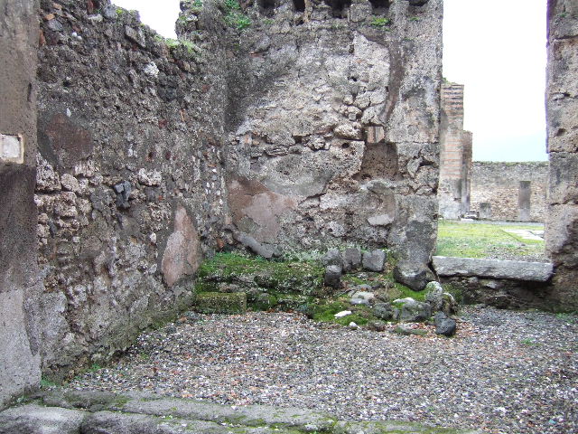 VII.9.48 Pompeii. March 2009. Looking north across shop, from atrium of VII.9.47